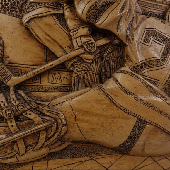 Wood-relief work of art by Kim Murray - Picture 9 of 15